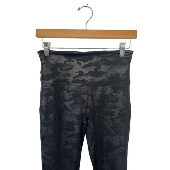 Spanx | Faux Leather Camo Leggings  Black Matte Skinny Pull On M - Picture 3 of 9